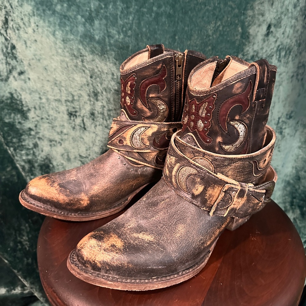 rare Freebird Tash distressed leather Sun Moon ankle boots sz 10
